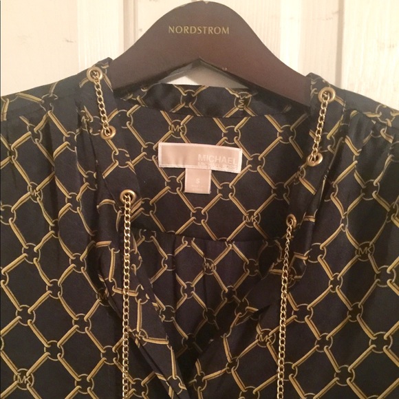 Beautiful!! Michael Kors Blouse with chain - Picture 4 of 7